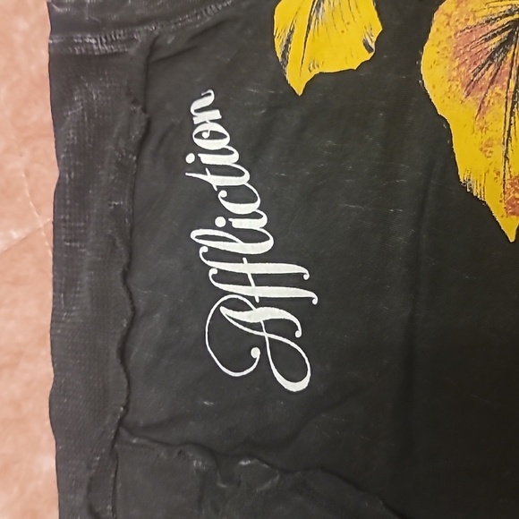 Affliction Men's Large Black V Neck Shirt - Picture 4 of 7